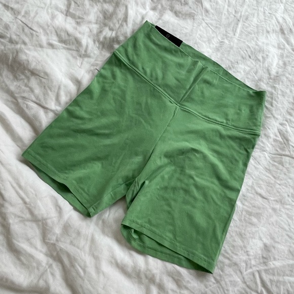 TNA Pants - TnaCHILL Atmosphere Hi-Rise 7" Short